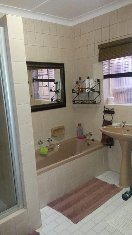 The Birches Backpacker Lodge Randburg Εξωτερικό φωτογραφία